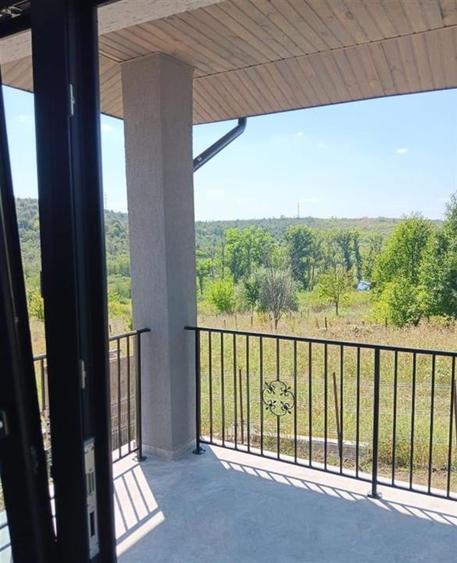 Casă individuală cu 4 camere cu Teren 440 Mp în Valea Adâncă