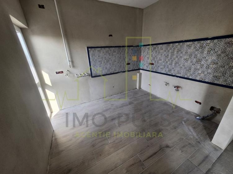 Apartament cu 3 camere semidecomandat în Girocului