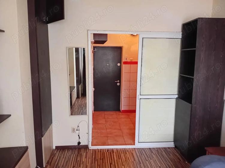 Garsonieră semidecomandată în Far
