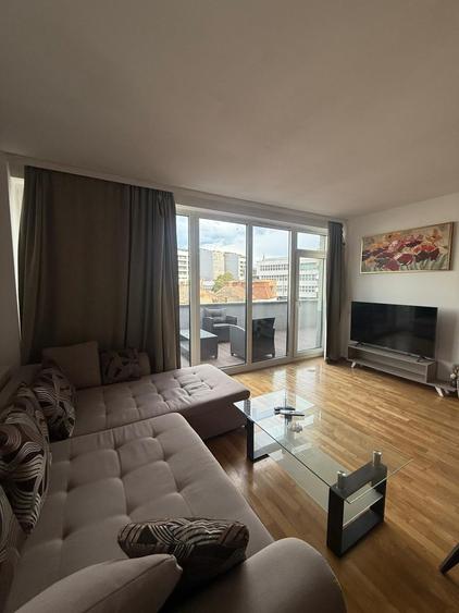 Apartament cu 3 camere semidecomandat în Central