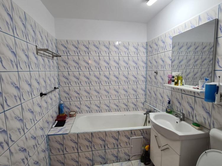 Apartament cu 4 camere decomandat în Vitan