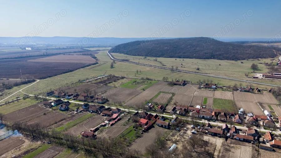Teren de 2970 mp, în Odvoș