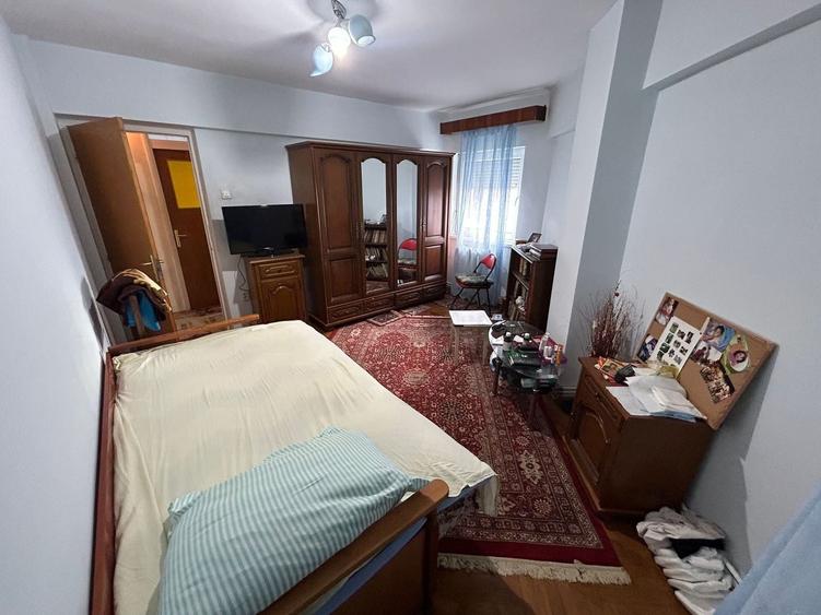 Apartament cu 3 camere decomandat în Central