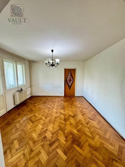 Apartament cu 3 camere semidecomandat în Alexandru Obregia
