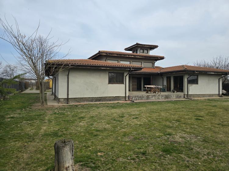 Casă individuală cu 4 camere cu Teren 1460 Mp în Brănești