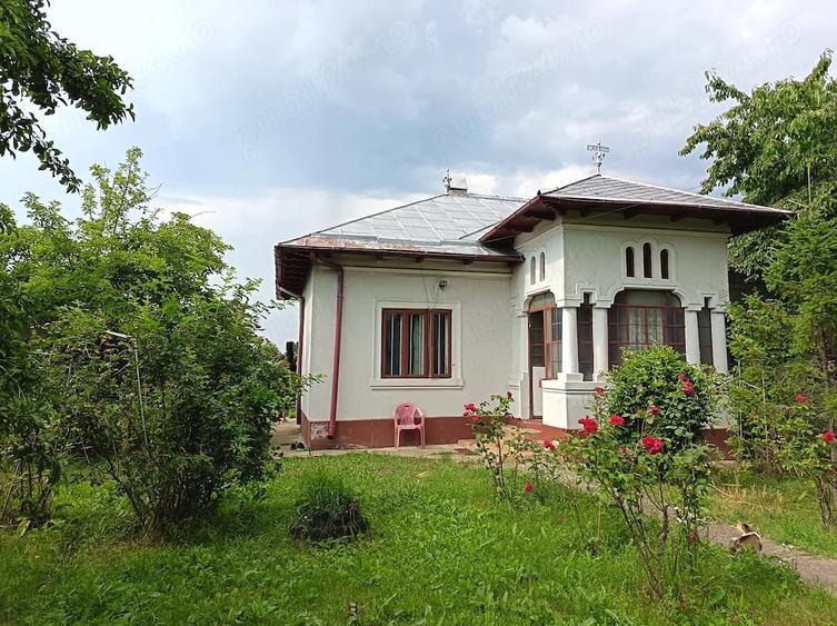 Casă cu 4 camere cu Teren 1400 Mp în Cerșani