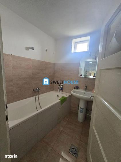 Casă cu 4 camere cu Teren 1700 Mp în Lisa