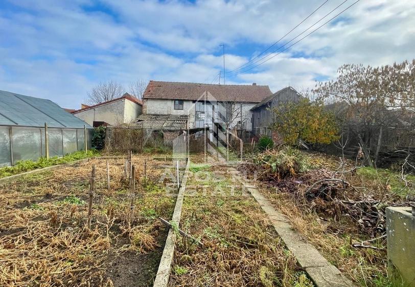 Casă individuală cu 4 camere cu Canalizare în Aradul Nou