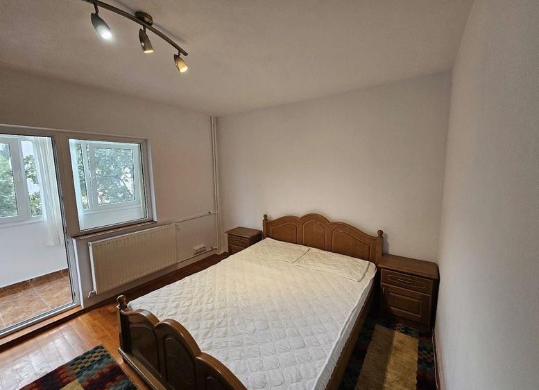 Apartament cu 3 camere decomandat, mobilat în Lacul Tei