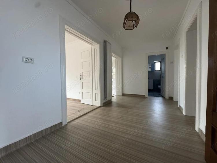 Casa ultracentrala cu curte ?i garaj | Confort premium in inima Oradiei - 10