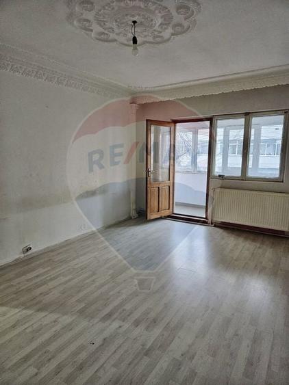 Apartament cu 2 camere decomandat de vanzare, etaj 1, zona Milcov - 5
