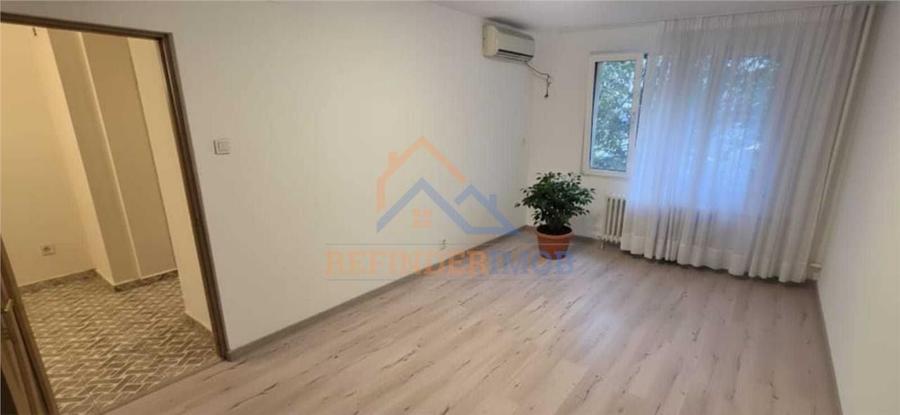 Apartament de vanzare cu 2 camere, zona Titan - 1