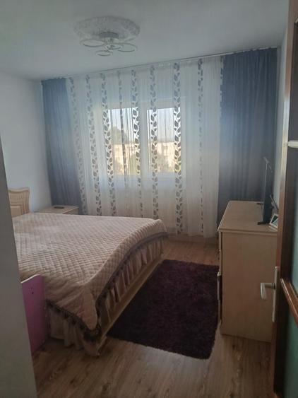 Apartament cu 3 camere decomandat în Narcisa