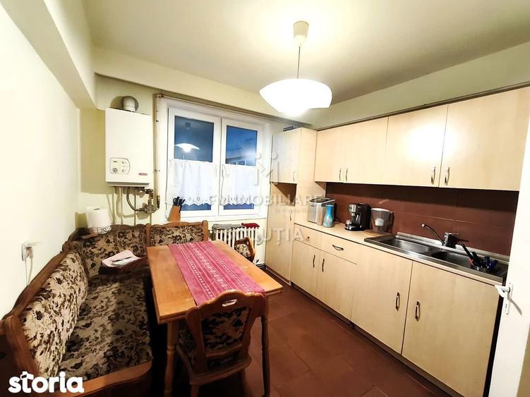 Apartament cu 5 camere decomandat în Traian