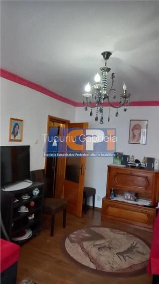 Vanzare apartament 2 camere decomandate
