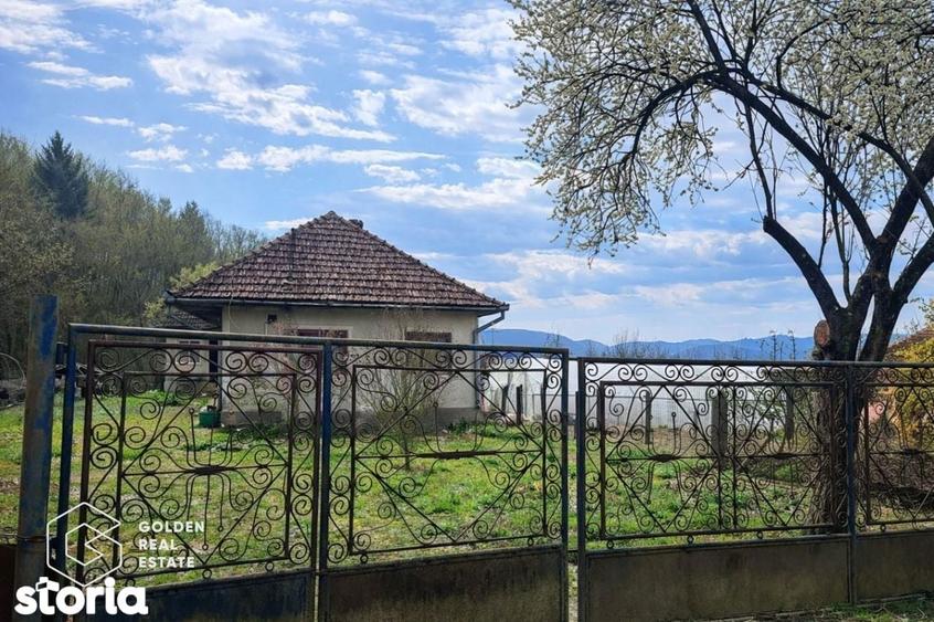 Casa cu teren generos 1.944 mp, Magulicea, Varfurile - 2