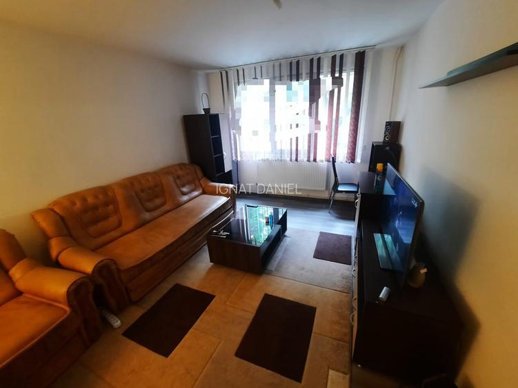 Apartament cu 2 camere decomandat, etajul 1/4, zona Metalurgiei
