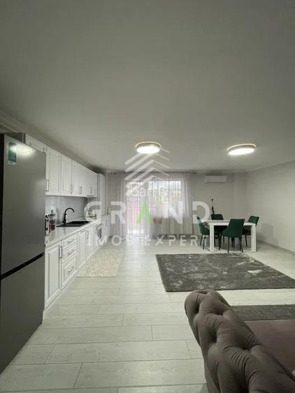 Apartament cu 3 camere semidecomandat în Dâmbul Rotund
