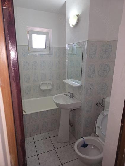 Inchiriez garsoniera zona sesul vechi ,casa alba - 4