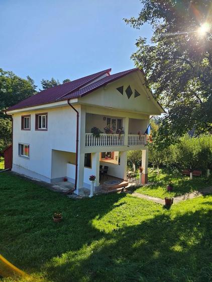 Casa cu etaj intr-un colt de natura la 5 KM de Piatra Neamt (P+1 4 camere) - 1
