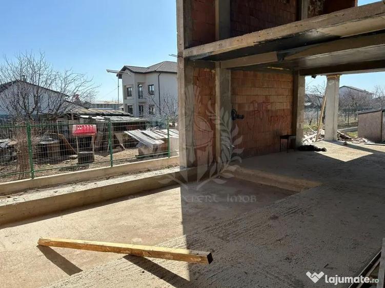 Casa la rosu. Strejnicu. 6 camere - 4