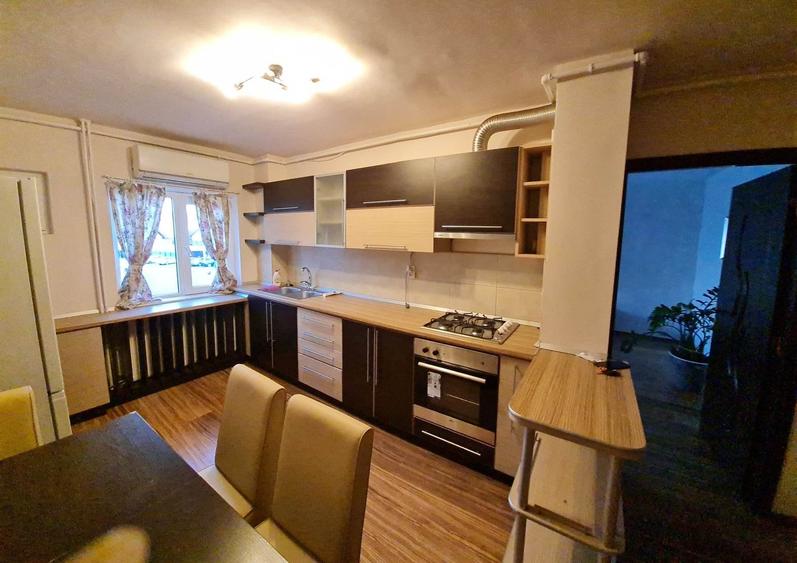 Inchiriez apartament 3 camere et.1 - 8