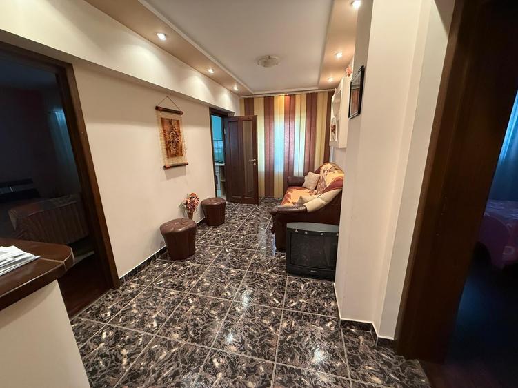 Apartament cu 2 camere decomandat, mobilat în Central