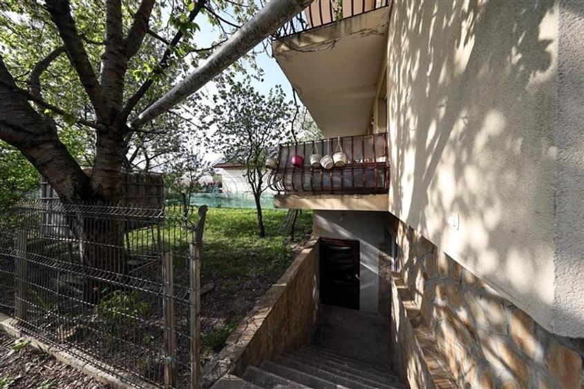 Vanzare Casa zona Tractorul, teren aferent 700 mp - 60