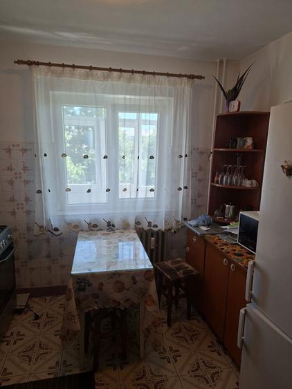 inchiriez apartament 2 camere decomandat - 1