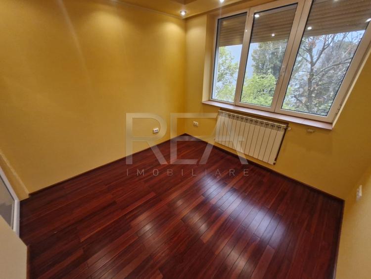 Apartament cu 3 camere la 13 minute de mers pe jos de metroul 1 Decembrie 1918 - 15