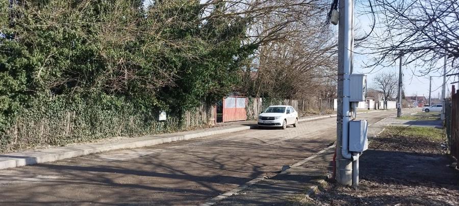 Casa batraneasca. Curte 10.600 mp . Deschidere 53 200. Stradal. Toate utilita?ile. Acte la zi. - 10