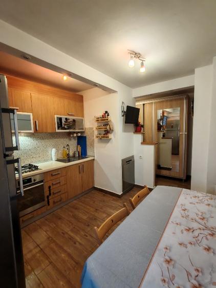Apartament 2 camere decomandat - zona Democratiei - 7