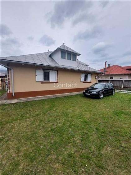 Casa de vanzare cu gradina aproape de Onesti