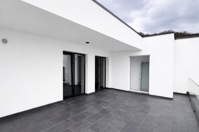 De vanzare Penthouse cu 2 camere Terasa mare Vedere panoramica Floresti - 1