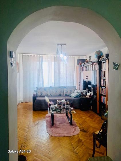 inchiriez apartament 3 camere +mansarda ultra central - 2