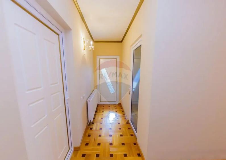 Vila cu 5 camere de inchiriat - 1