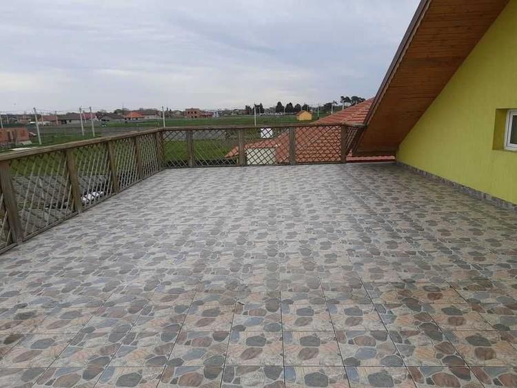 Casă cu 4 camere în Pădurani