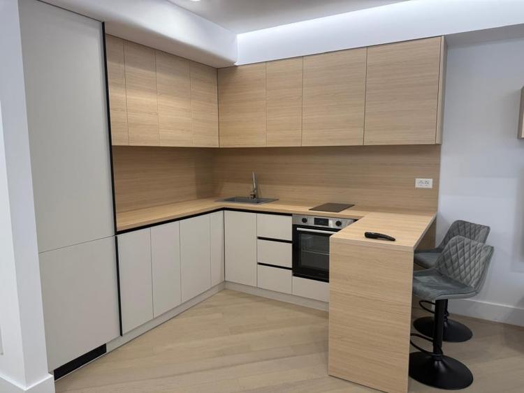 Cortina 126 Erou Iancu Nicolae Cambridge Jolie Ville - 3