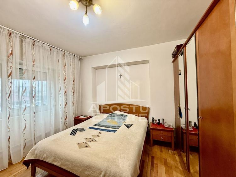 Apartament 3 camere, 2 bai, decomandat, etaj intermediar, lift, Fabric - 3