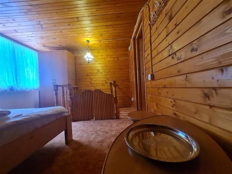 Incadrata de 4.200mp teren, Vila cu potential turistic, in inima Predealului - 2