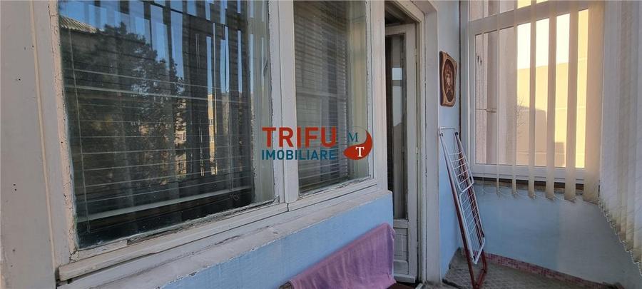 Apartament 3 camere semidecomandat zona Cetate etaj 2 - 10