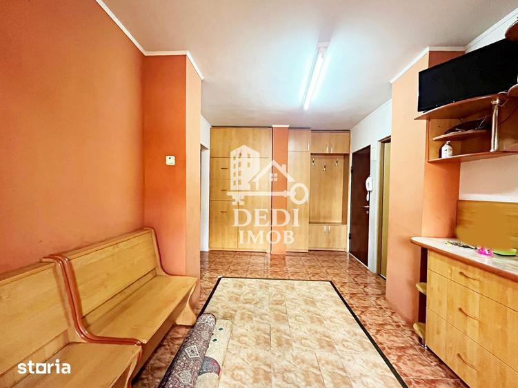 Apartament cu 3 camere decomandat în Orașul Nou