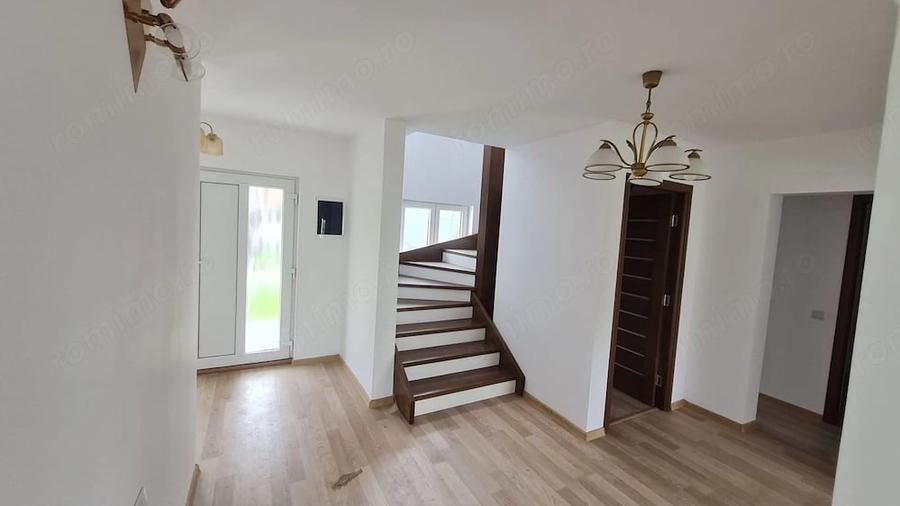 Casă cu 4 camere cu Teren 380 Mp în Central