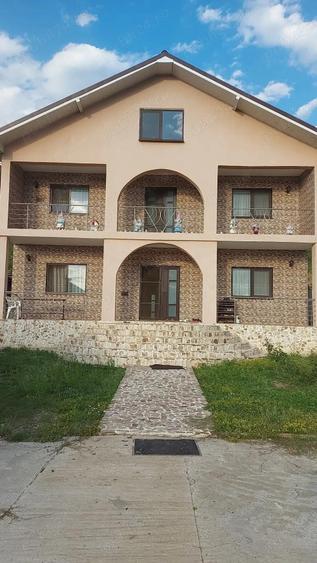 Casa de vanzare in Homocea spre Lespezi parter plus etaj teren 3000m2. - 3