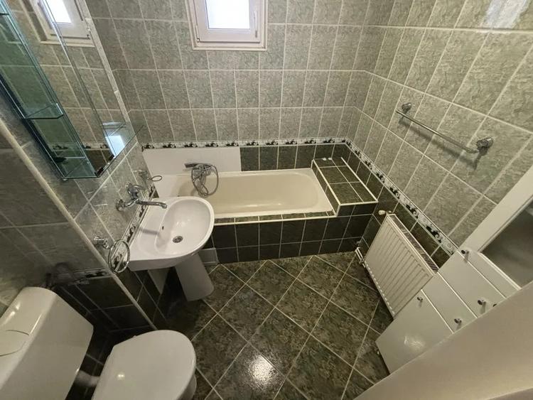 De vanzare apartament cu 3 camere pe str. Depozitelor - 4