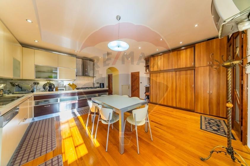 Apartament cu 3 camere de vanzare in zona Ultracentral - 1