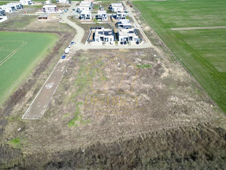 Teren pretabil pentru spatii agrement 3738 mp | Covaci - 2