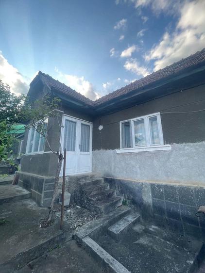 Vand casa la tara - 1