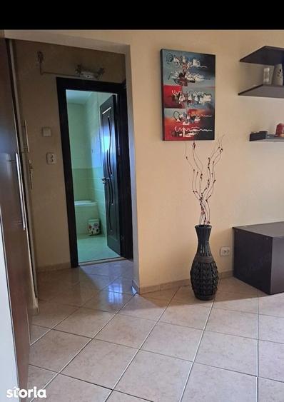 Apartament cu 2 camere decomandat în Calea București