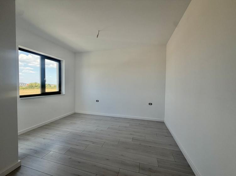 Duplex cu 4 camere cu Canalizare în Giroc